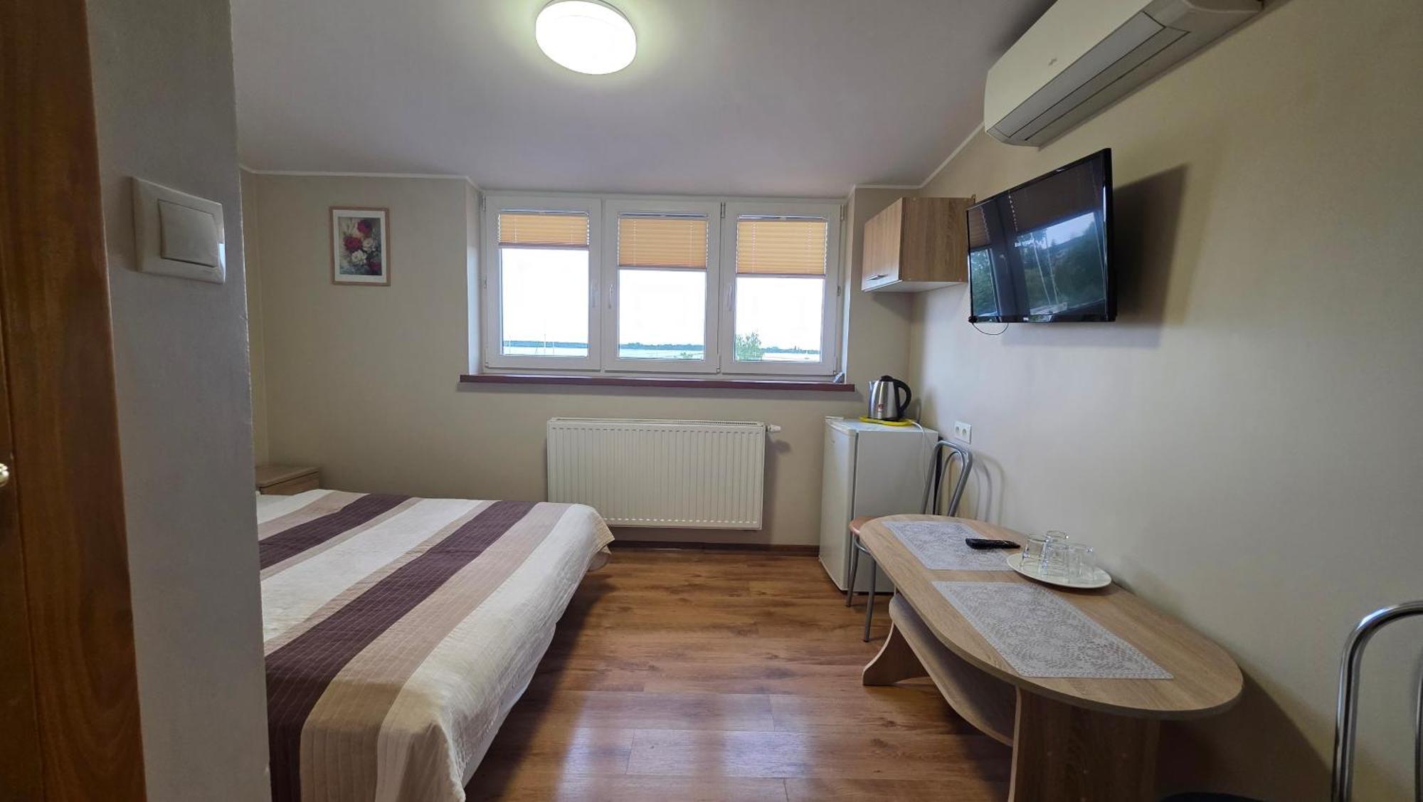 Hotel Nad Zalewem 500-163-489 Zegrze Poludniowe Esterno foto